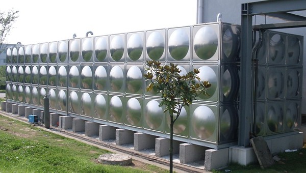 900吨不锈钢水箱，崇化工地施工中|宏量水箱